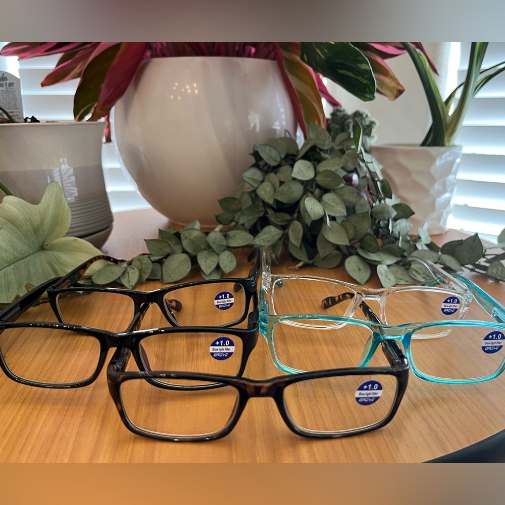 Readers Woman’s Glasses With +1.00 Magnification & Anti Blue Light Protection